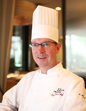 Executive chef Jeffrey Hurst �W�F�t���[�E�n�[�X�g