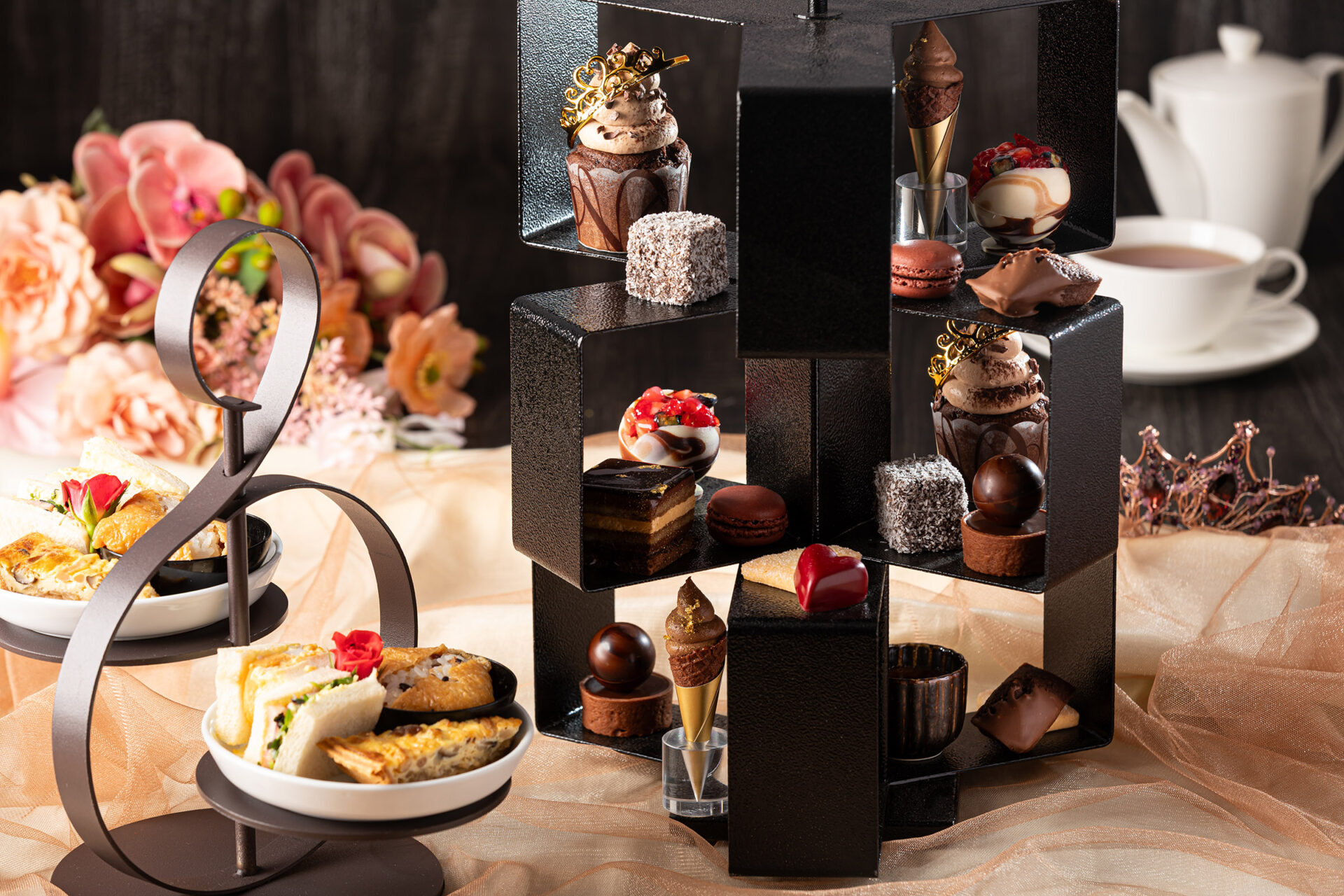 チョコレートアフタヌーンティー～Happy Wedding～　（90分のソフトドリンクフリーフロー付き）　　　　　　　　　　　　　　　　　　　　【ウェブ予約限定の平日早割プラン販売中】