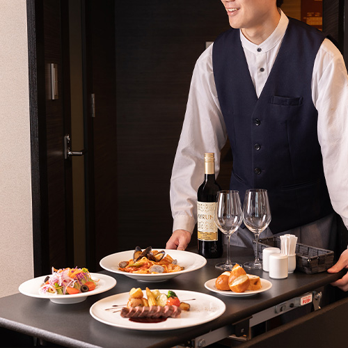 No.4 プライベート空間で寛ぎのディナータイム<5,000円分のルームサービスチケット付き>